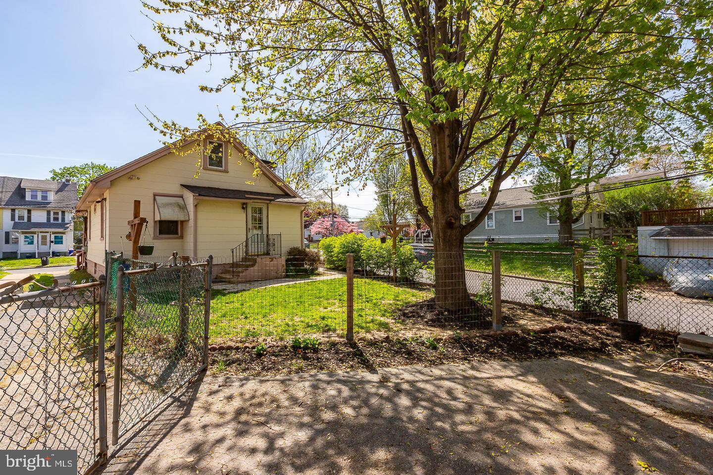 20 West Forestview Road Brookhaven, PA 19015 - Photo 30 of 34 a view of a house with backyard and sitting area