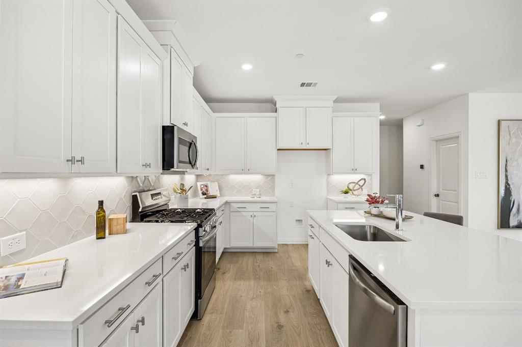 218 Dylan Way Midlothian, TX 76065 - Photo 8 of 15 No shortage of space or style in this dream kitchen!