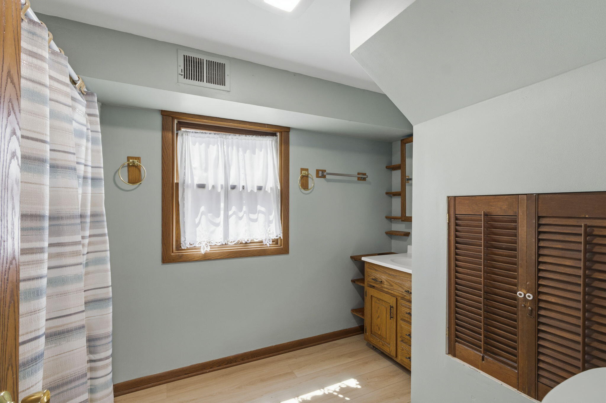 28711 Silver Lake Road Salem Lakes, WI 53168 - Photo 15 of 38 Main level bath with walk in shower