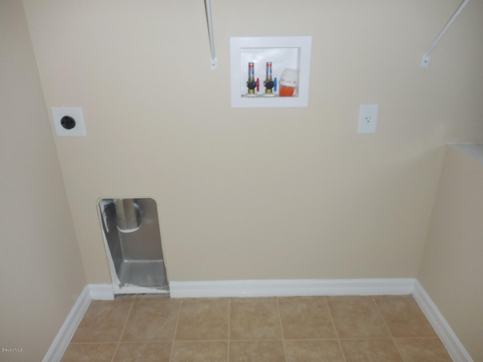 455 Wayland Road Southwest Palm Bay, FL 32908 - Photo 13 of 16 laundry room
