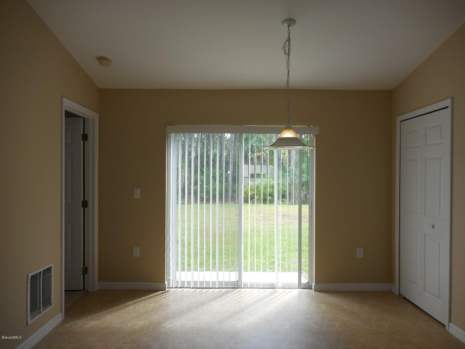 455 Wayland Road Southwest Palm Bay, FL 32908 - Photo 7 of 16 dining area