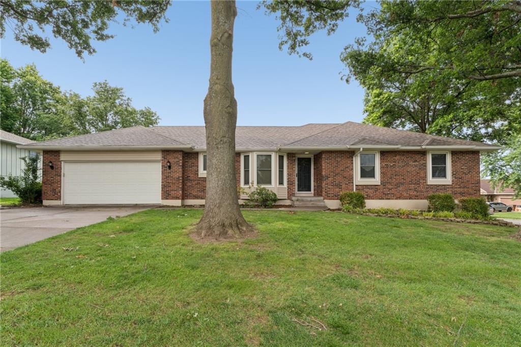 617 West Maple Street Raymore, MO 64083 - Photo 2 of 67