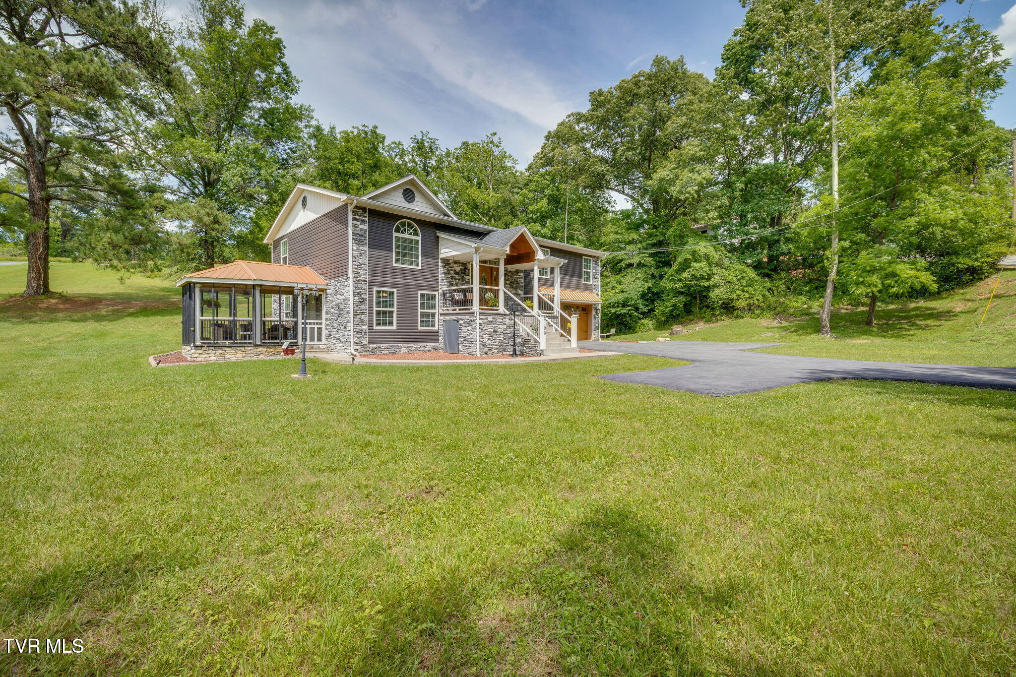 2100 Longreen Road Kingsport, TN 37660 - Photo 4 of 47 003