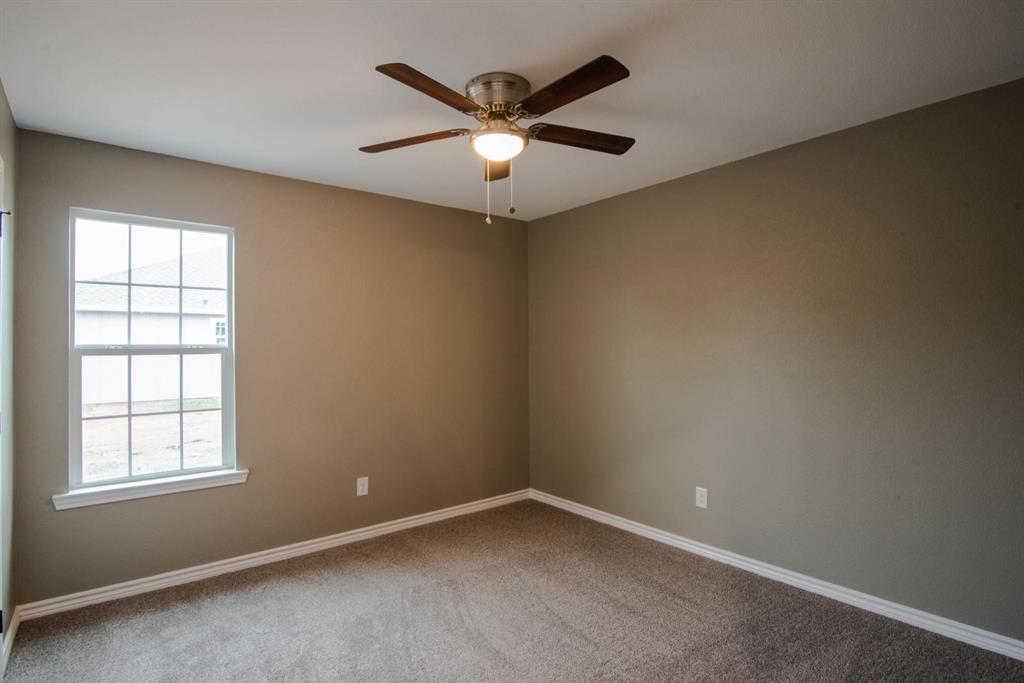 400 Allen Avenue Bonham, TX 75418 - Photo 11 of 14 an empty room with a ceiling fan and window