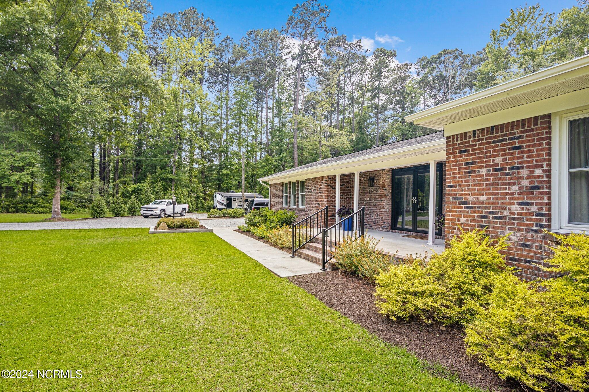 204 North Ridge Road New Bern, NC 28560 - Photo 9 of 65 4-web-or-mls-2I3A0004