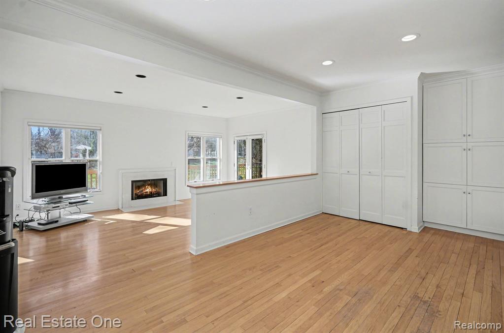 5840 Inkster Road West Bloomfield, MI 48323 - Photo 17 of 47