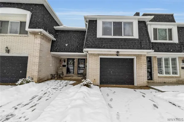 $199,999 | 208 Harrogate Square, Amherst, NY 14221