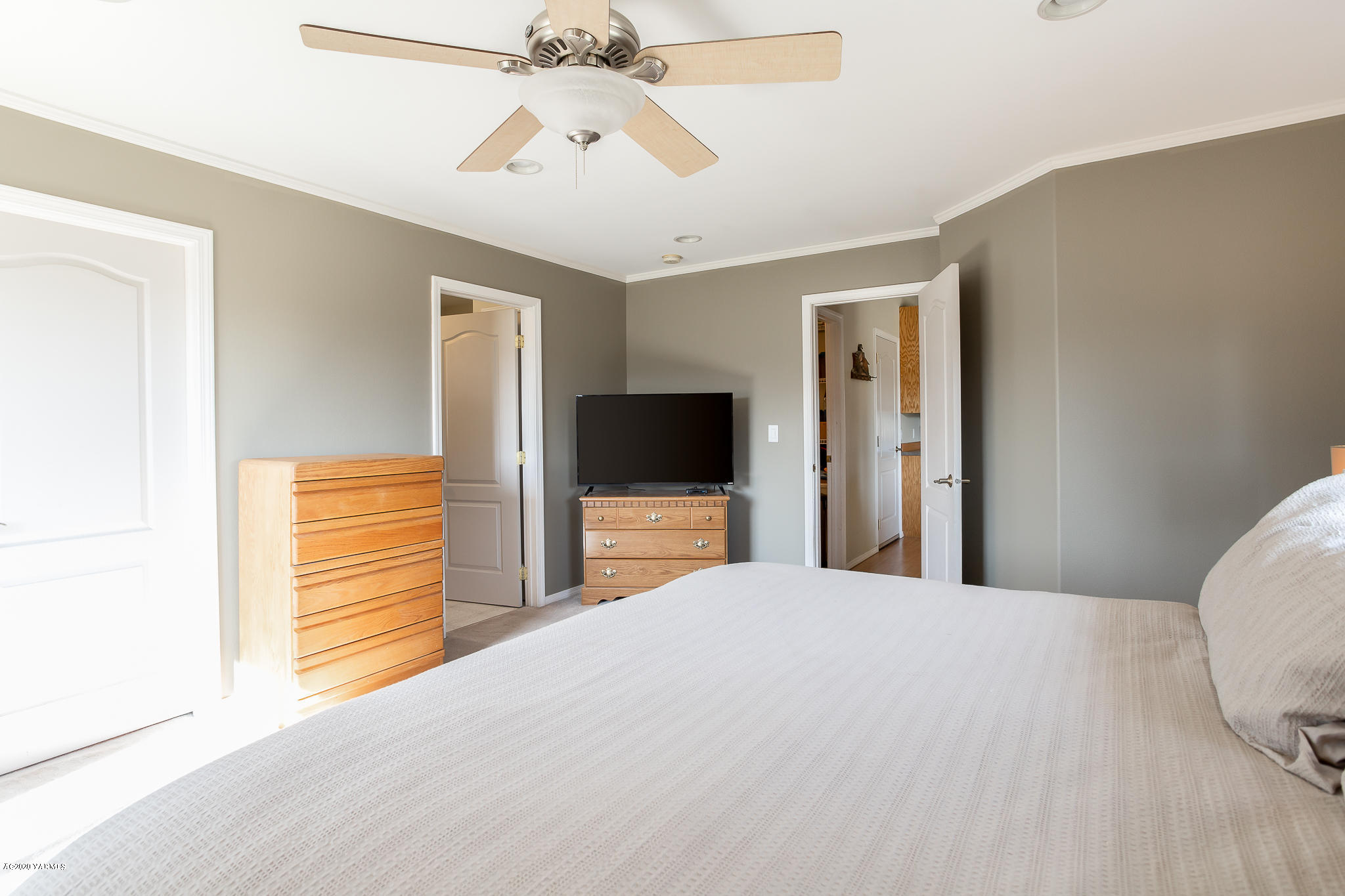 12100 Rutherford Road Yakima, WA 98903 - Photo 24 of 36 a bedroom with a bed and a flat screen tv