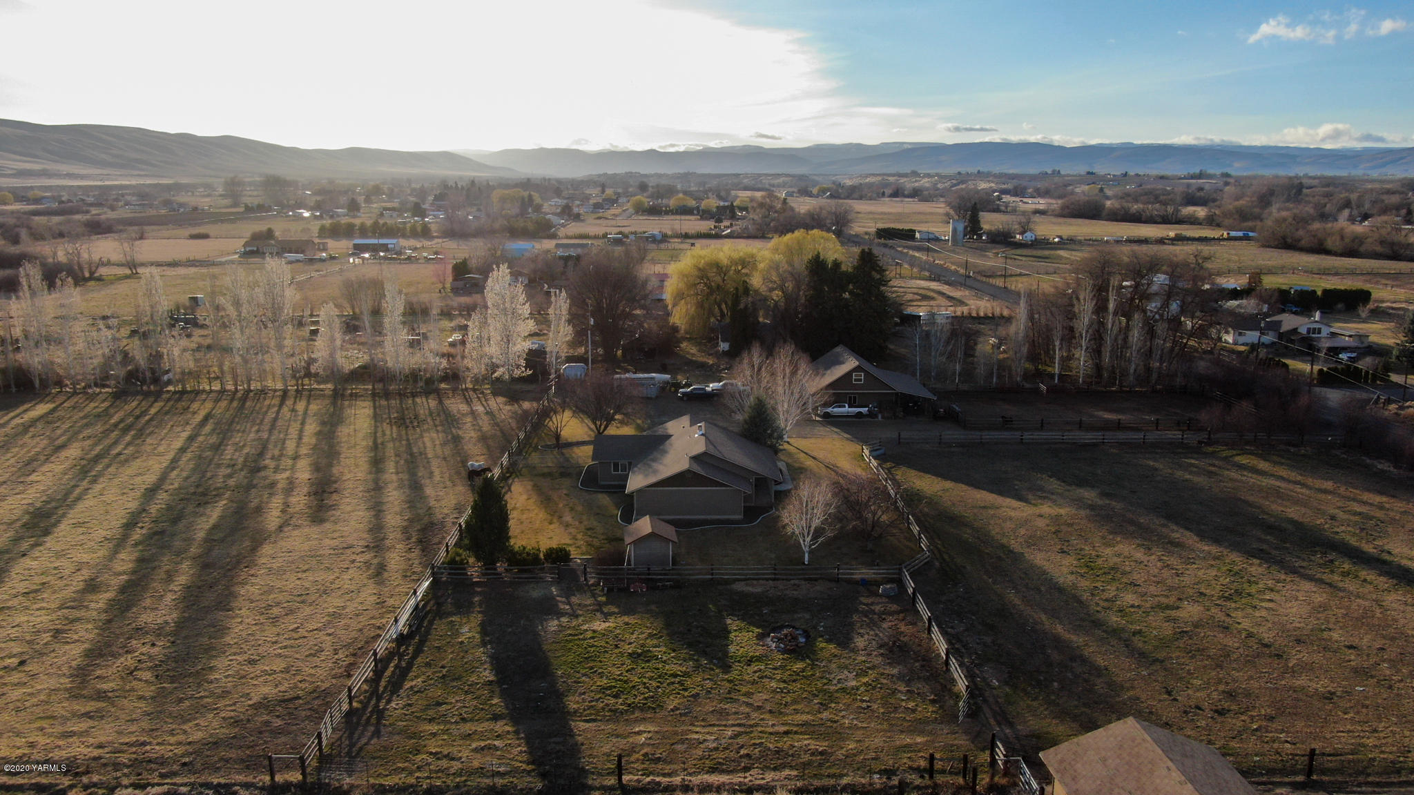 12100 Rutherford Road Yakima, WA 98903 - Photo 32 of 36 a view of a lake with mountain
