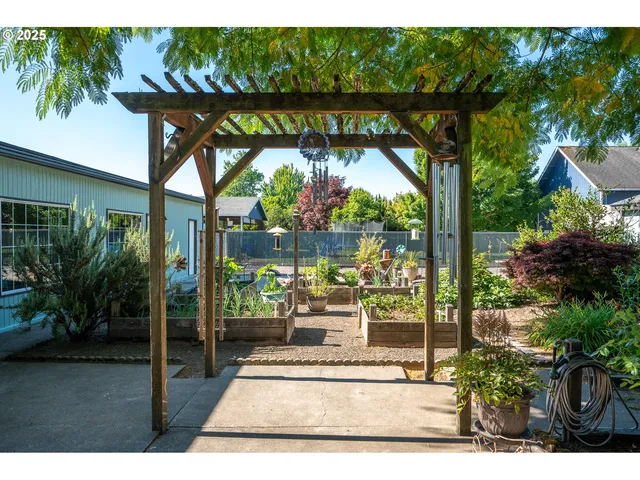 a view of a house with backyard and sitting area