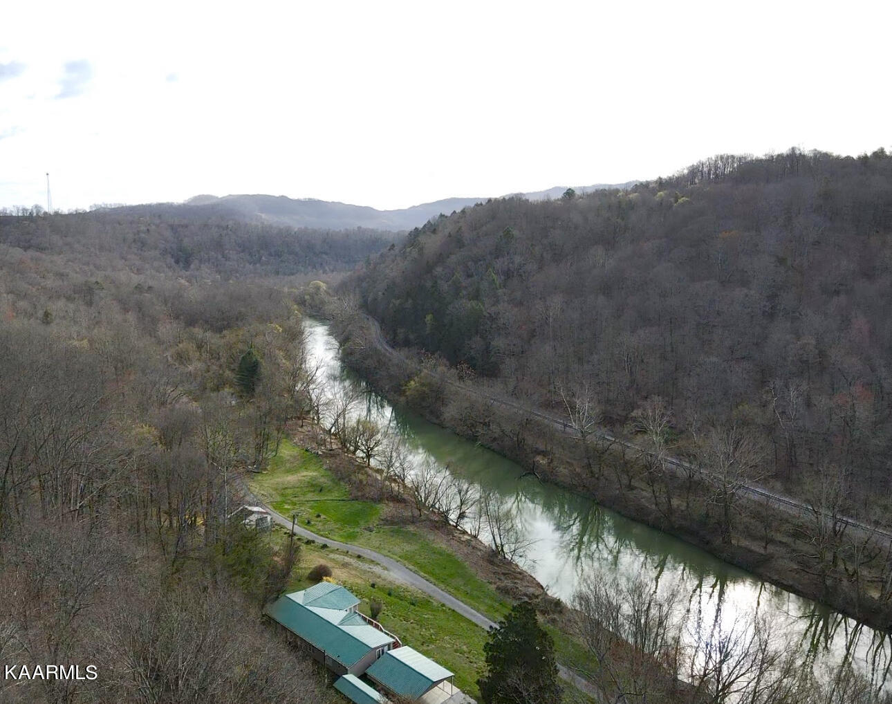 331 River Road Miracle, KY 40845 - Photo 3 of 27 D3143401-84C7-40A9-BCD4-B2F53400B089