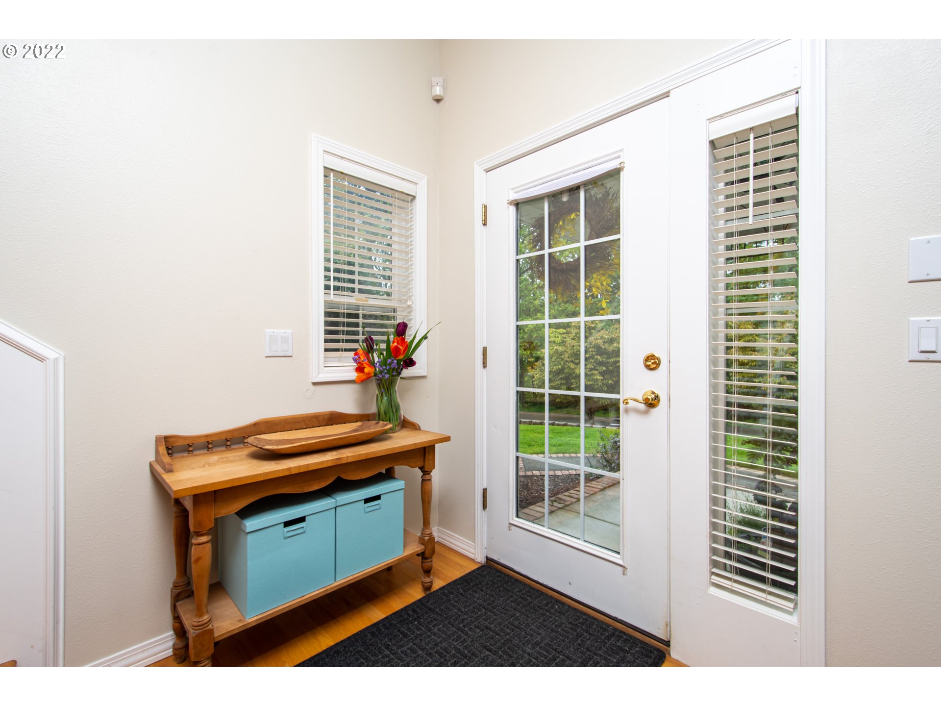 2055 South Sevier Road Ridgefield, WA 98642 - Photo 4 of 31 a room with furniture and a window