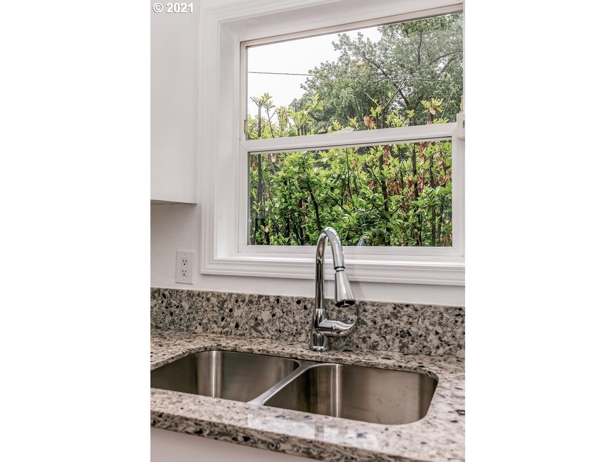 100 South Hamilton Street Portland, OR 97239 - Photo 4 of 23 Gallery Image 4
