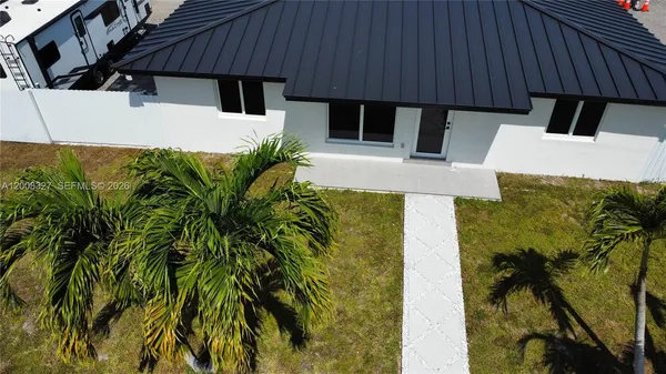 $2,500 | 3001 Southwest 35th Avenue, Unit FRONT, West Park, FL 33023