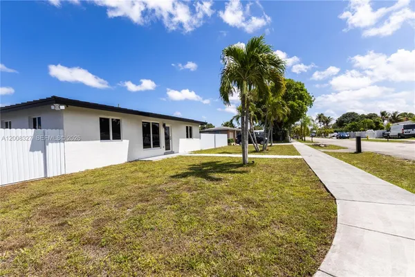 $2,500 | 3001 Southwest 35th Avenue, Unit FRONT, West Park, FL 33023