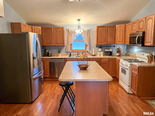 $254,900 | 122 Fisk Street, Goodfield, IL 61742