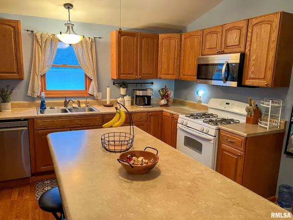 $254,900 | 122 Fisk Street, Goodfield, IL 61742
