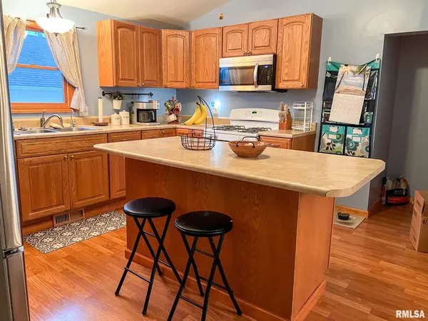 $254,900 | 122 Fisk Street, Goodfield, IL 61742