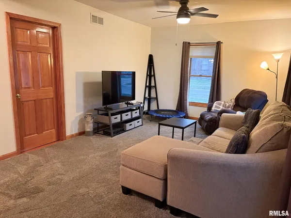 $254,900 | 122 Fisk Street, Goodfield, IL 61742