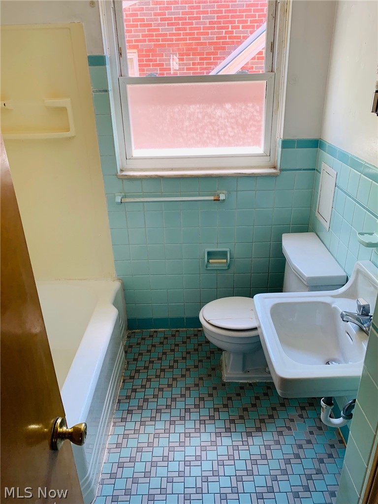 3379 Warren Road Cleveland, OH 44111 - Photo 5 of 7 Gallery Image 5