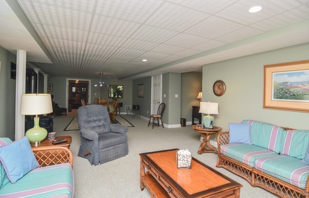 88 Taylor Road Marlborough, MA 01752 - Photo 38 of 41 Gallery Image 38