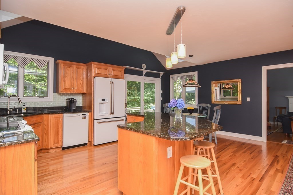 88 Taylor Road Marlborough, MA 01752 - Photo 10 of 41 Gallery Image 10