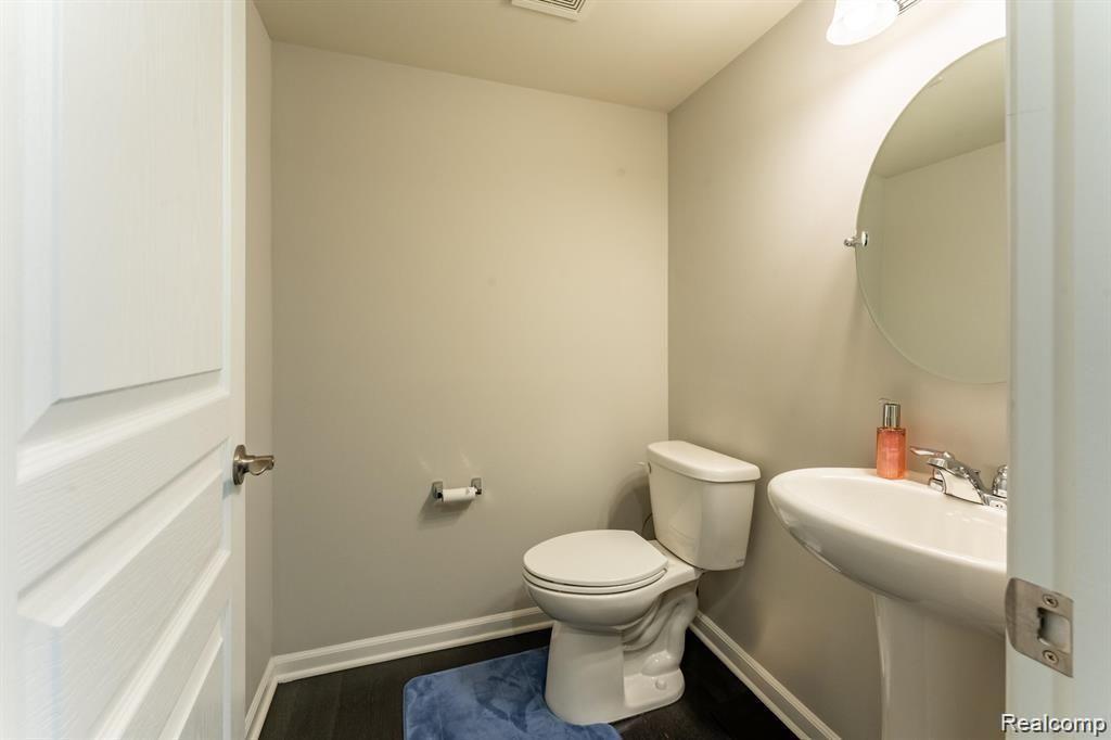 2845 Hartwick Drive Rochester, MI 48307 - Photo 11 of 36