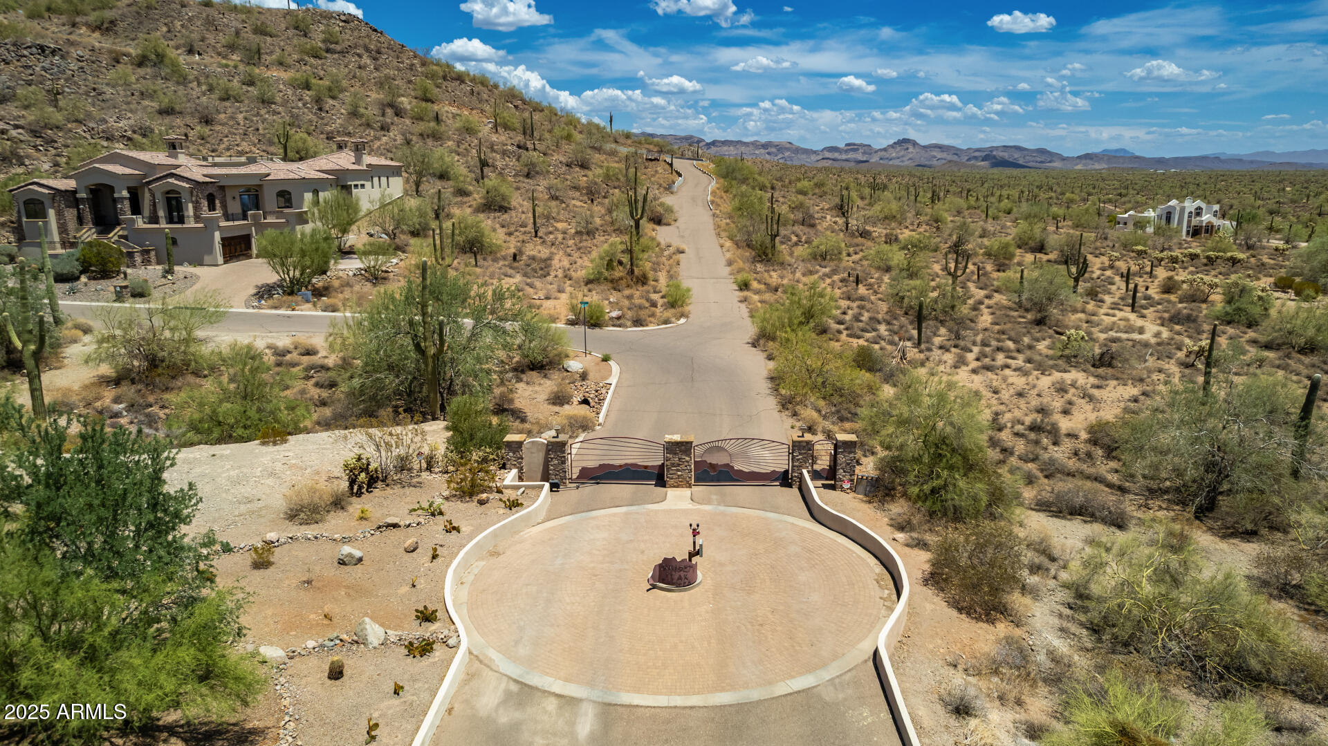 11198 East Sunset Peak Road, Unit 5 Gold Canyon, AZ 85118 - Photo 2 of 28 a view of a bathroom with a sink and bath tub