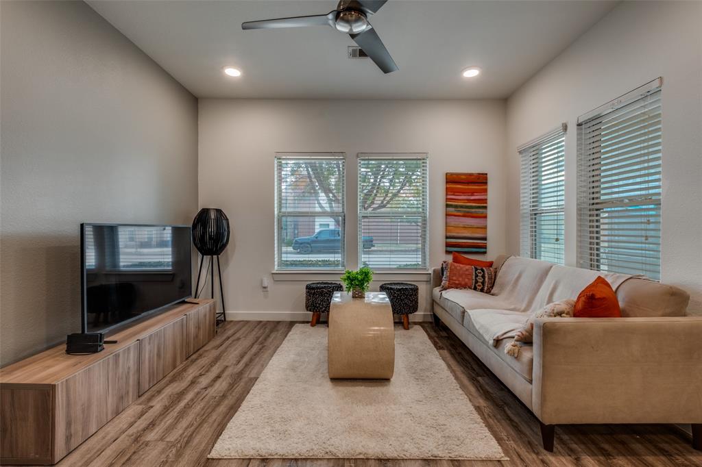 349 Tonga Street Dallas, TX 75203 - Photo 12 of 40 a living room with furniture and a flat screen tv