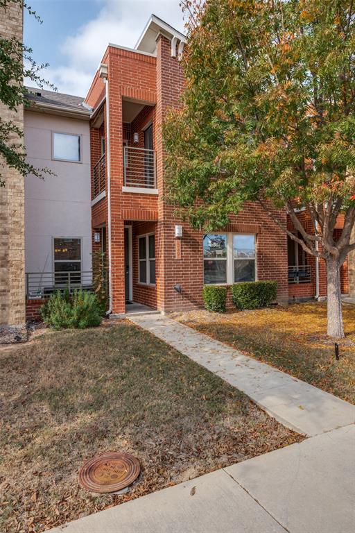 349 Tonga Street Dallas, TX 75203 - Photo 5 of 40 front view of a house with a yard