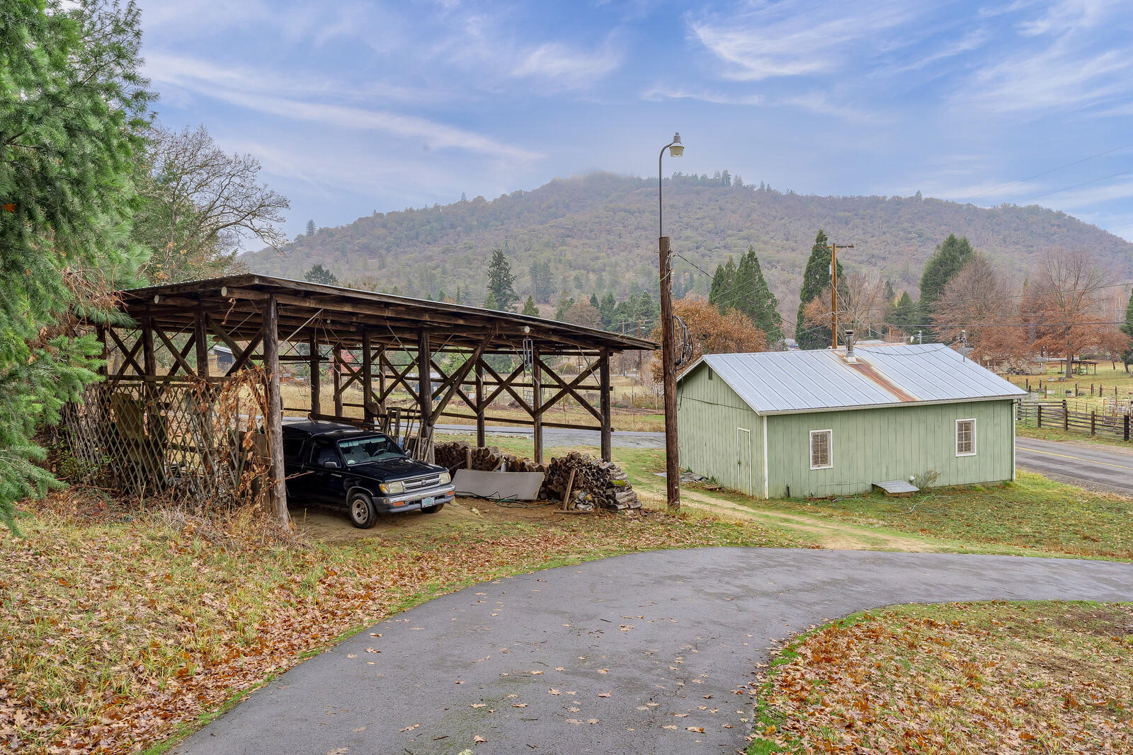 6875 Pioneer Road Medford, OR 97501 - Photo 3 of 49 11_PR_11_mls