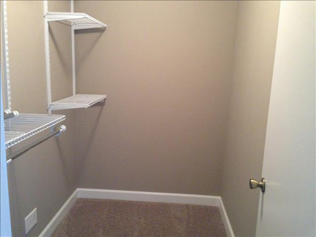 8567 Crabb Road Temperance, MI 48182 - Photo 9 of 14 20397987-8.JPG