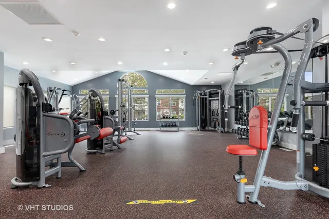 $2,349 | 27 Kensington Circle, Unit 107, Wheaton, IL 60189