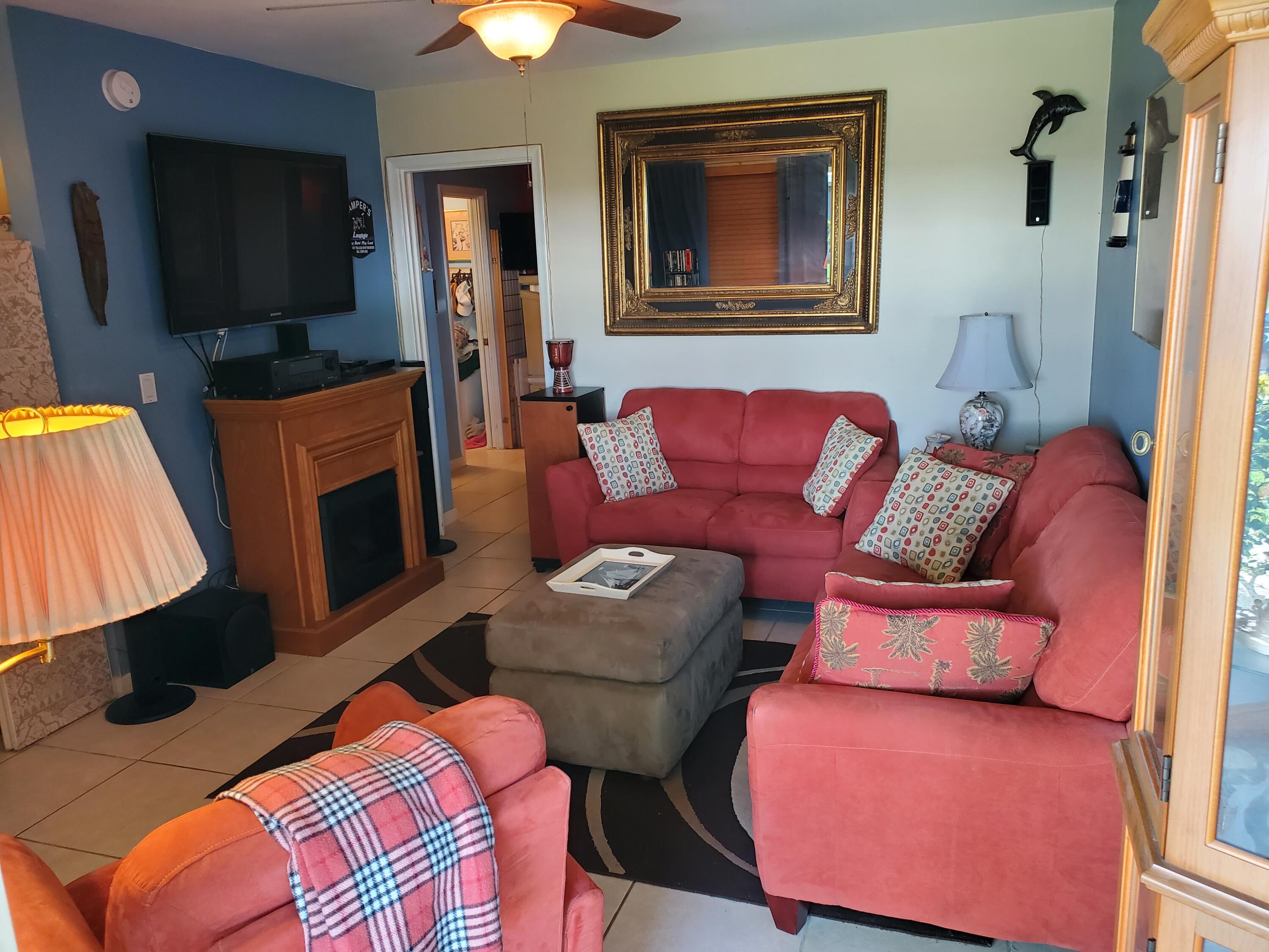 721 Ridge Road, Unit 12 Lantana, FL 33462 - Photo 11 of 19 Livingroom (2)