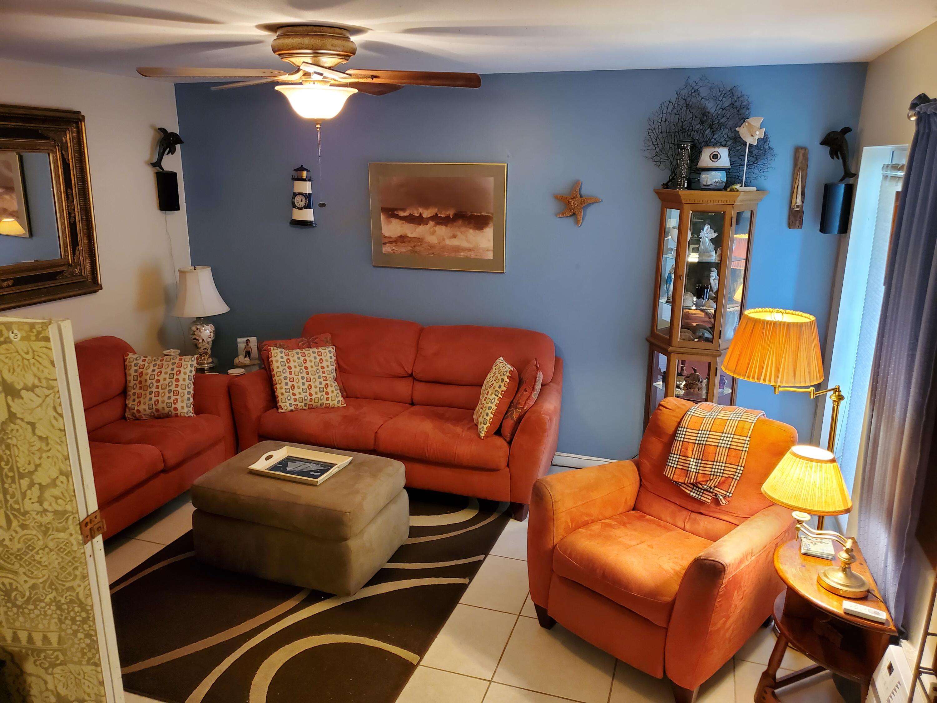 721 Ridge Road, Unit 12 Lantana, FL 33462 - Photo 12 of 19 Livingroom