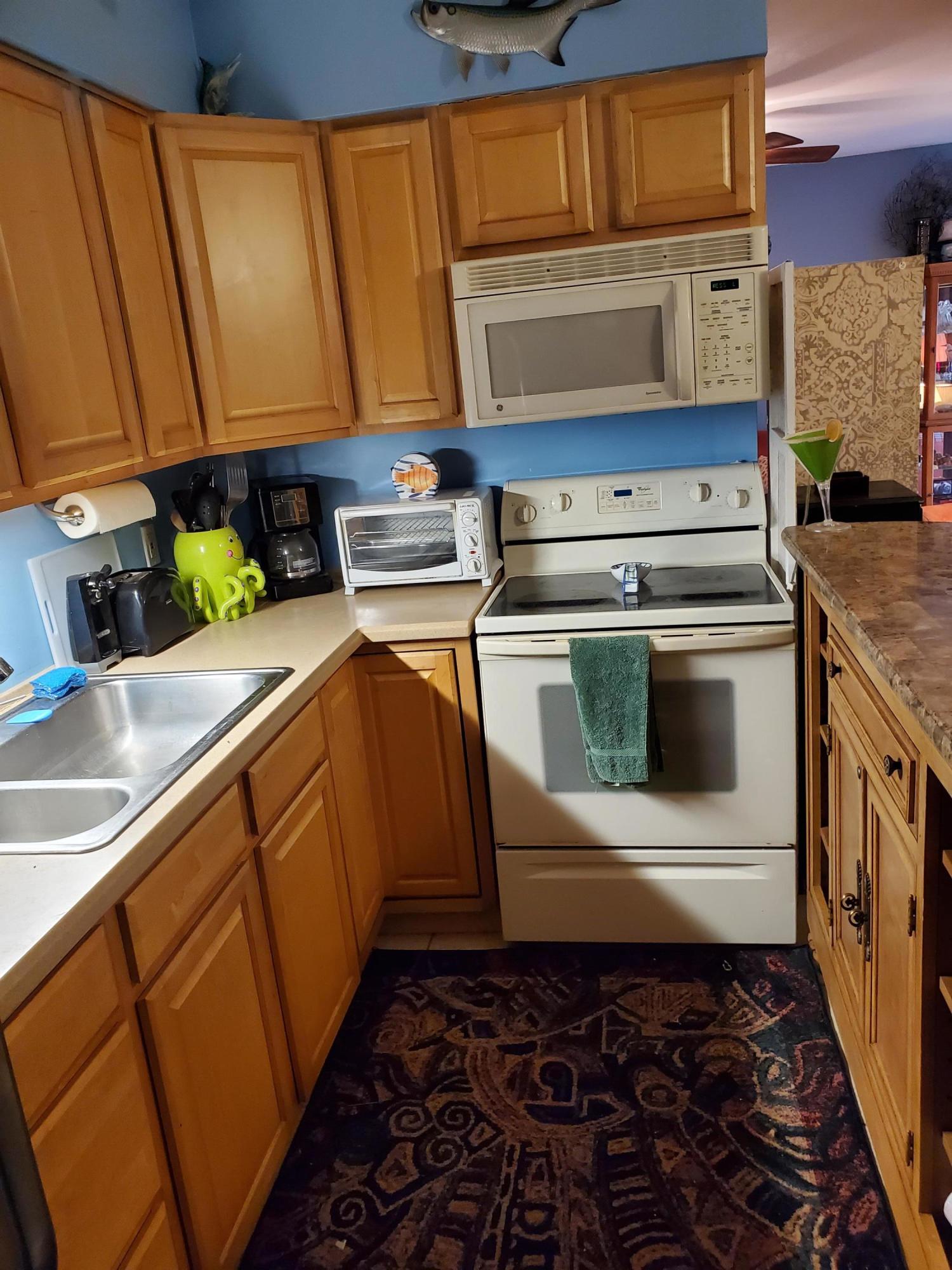 721 Ridge Road, Unit 12 Lantana, FL 33462 - Photo 6 of 19 Kitchen (5)