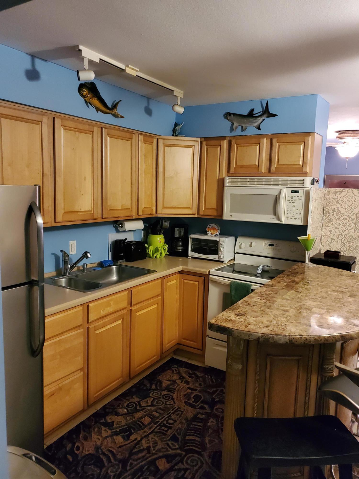 721 Ridge Road, Unit 12 Lantana, FL 33462 - Photo 7 of 19 Kitchen (2)