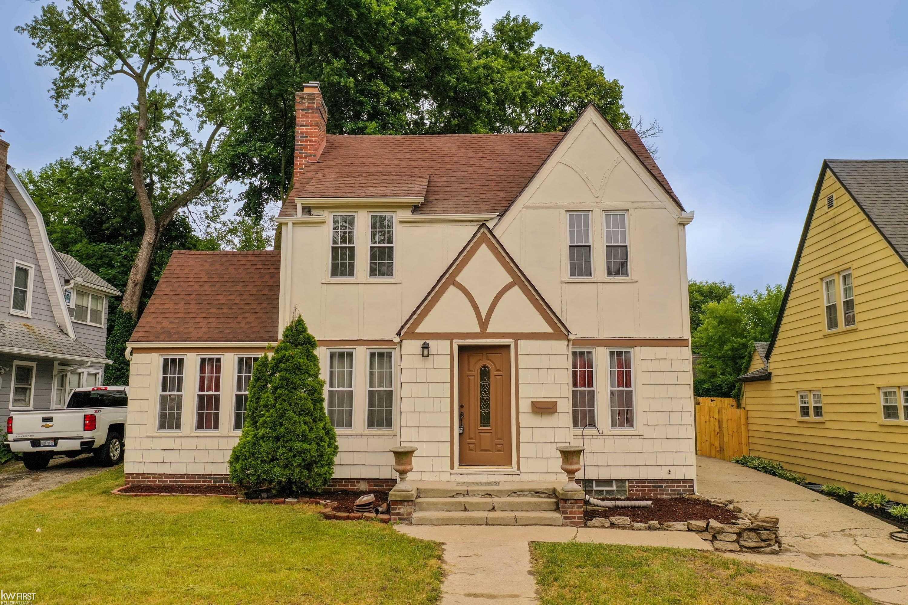 48 East Iroquois Road Pontiac, MI 48341 - Photo 1 of 52
