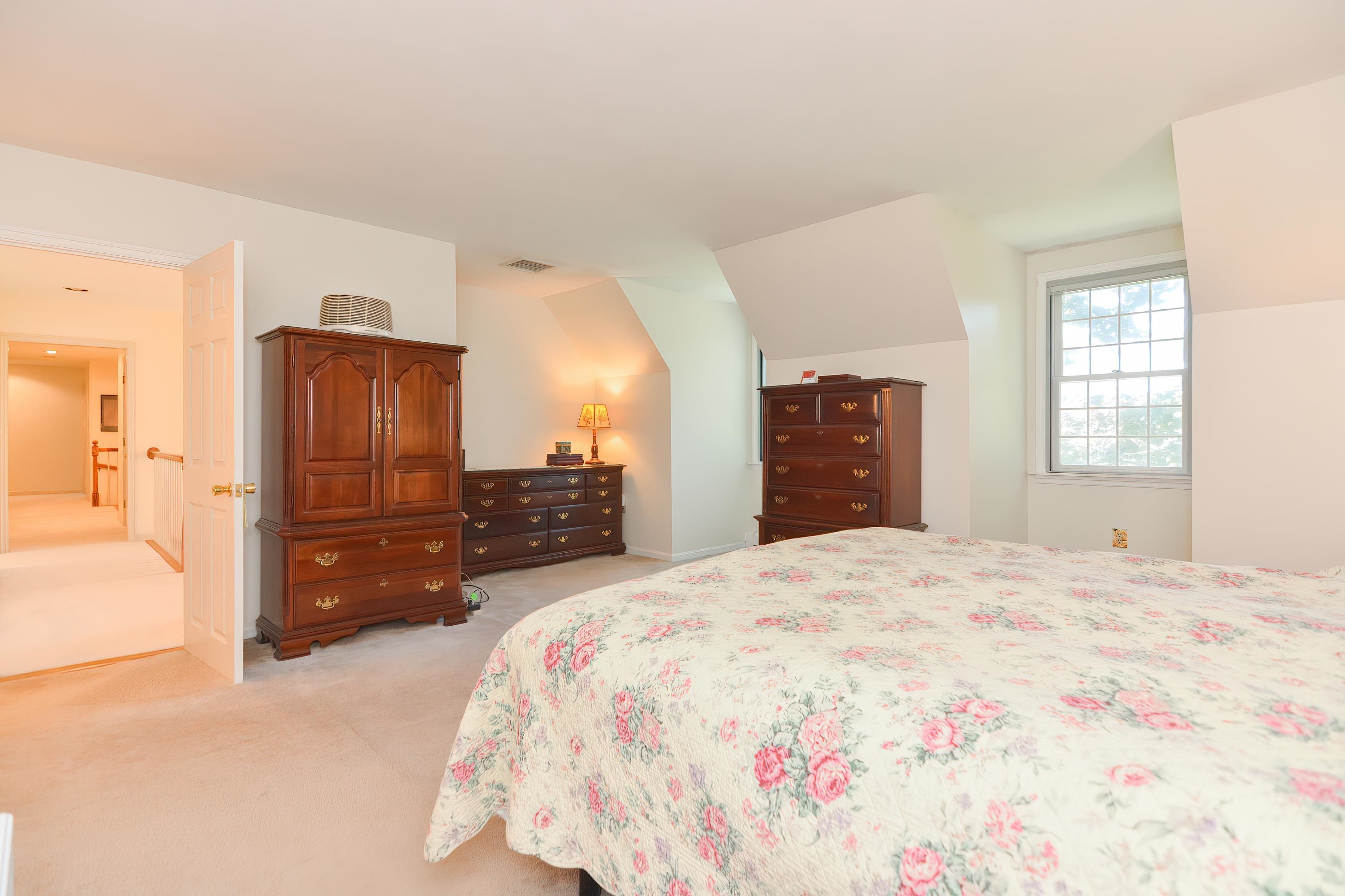 5 Bedros Street Windham, NH 03087 - Photo 9 of 33