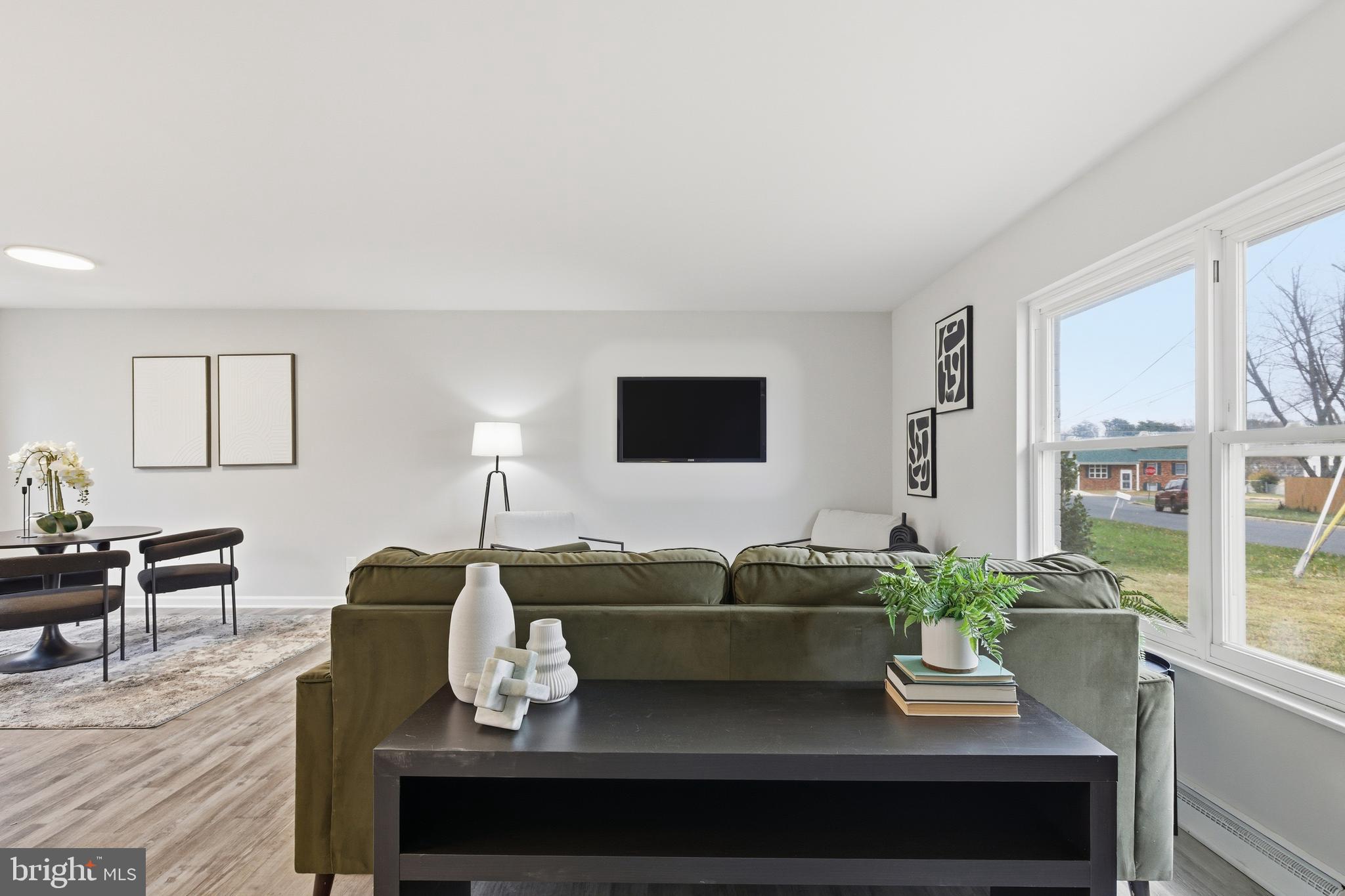 9505 Pryde Drive Clinton, MD 20735 - Photo 4 of 24 living room