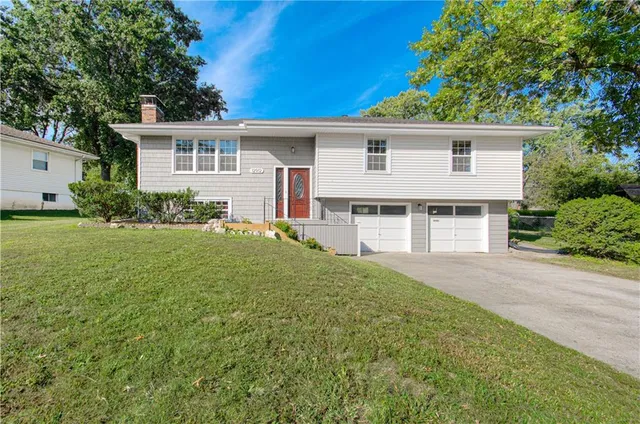 $235,000 | 12912 Bristol Circle, Grandview, MO 64030