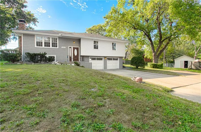 $235,000 | 12912 Bristol Circle, Grandview, MO 64030