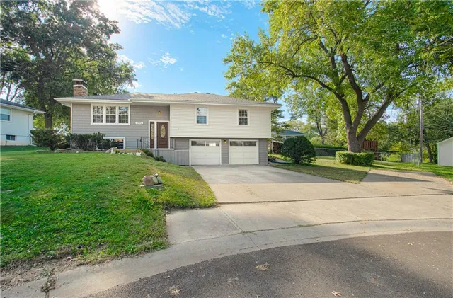 $235,000 | 12912 Bristol Circle, Grandview, MO 64030