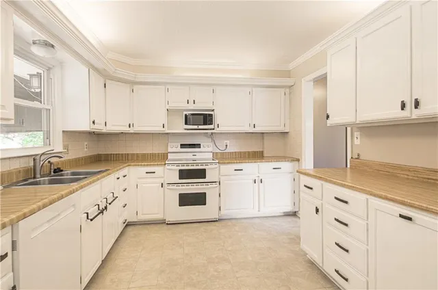 $235,000 | 12912 Bristol Circle, Grandview, MO 64030