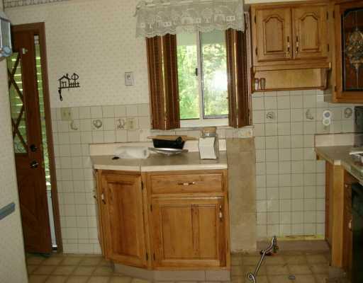 110 Finney Road Lincoln, PA 15037 - Photo 3 of 6 Kitchen.