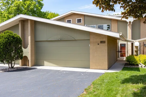 $239,900 | 1229 West Nicolet Circle, Appleton, WI 54914