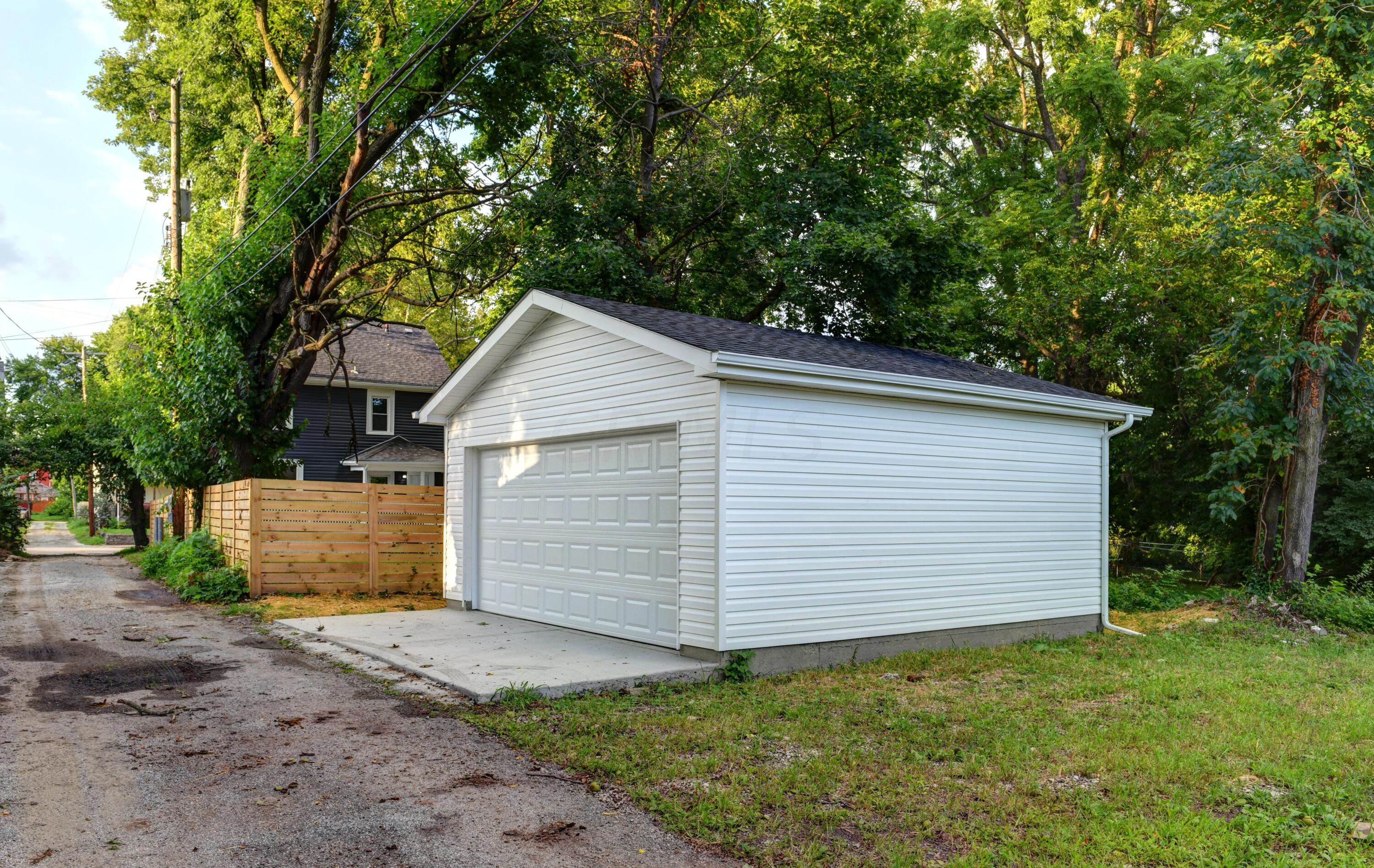 1275 East Fulton Street Columbus, OH 43205 - Photo 36 of 36 Garage