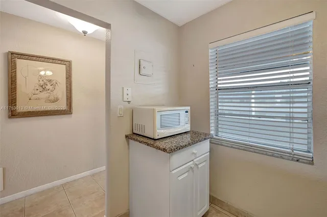 $1,650 | 7897 Golf Cir Drive, Unit 309, Margate, FL 33063