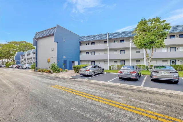 $1,650 | 7897 Golf Cir Drive, Unit 309, Margate, FL 33063