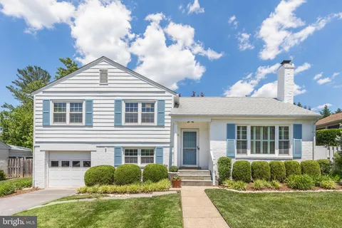 $900,000 | 4509 Clearbrook Lane, Kensington, MD 20895